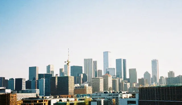 企业名录查询中广告位选择的两种做法对比